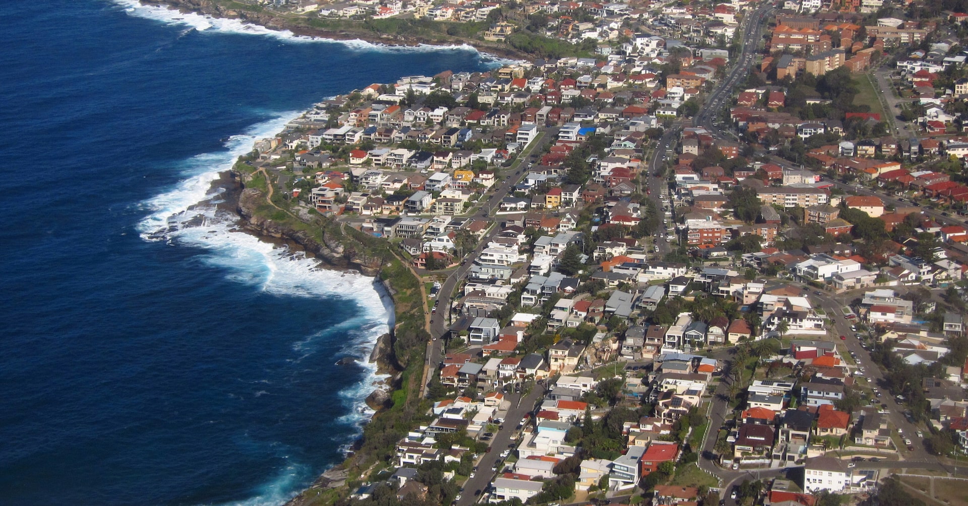 Australian homeowners struggling to afford insurance as climate risks grow, report says